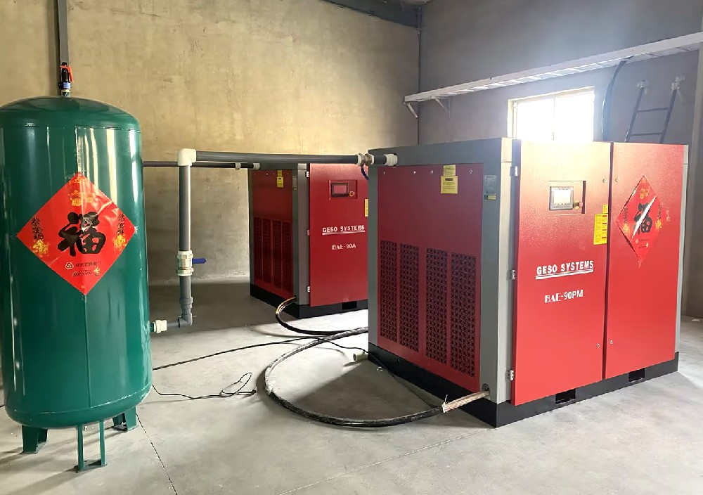 畜牧業(yè)設(shè)備升級(jí)案例：雙螺桿（90KW）空壓機(jī)如何助力企業(yè)高效節(jié)能生產(chǎn)？